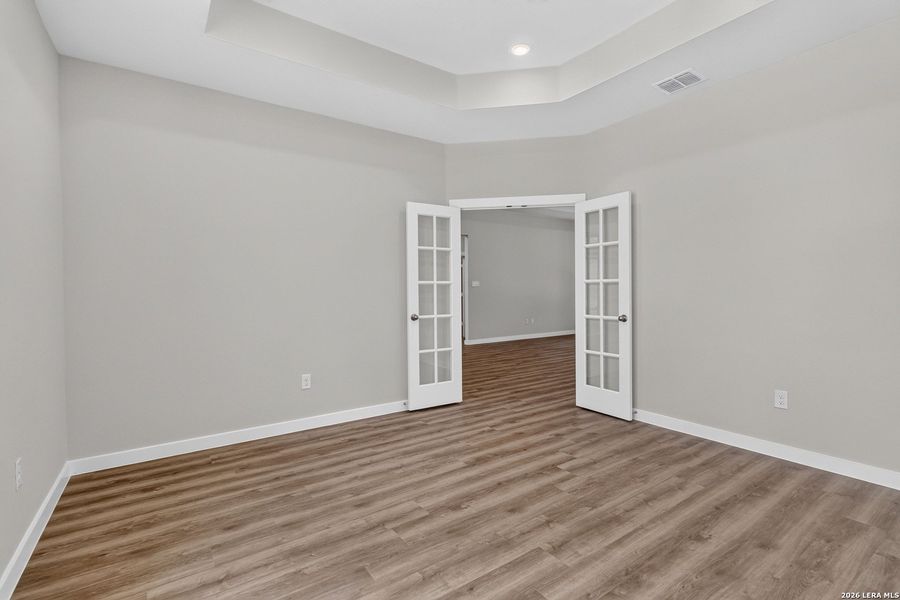 Spacious, unfurnished interior of a new home in Jordan's Ranch, San Antonio (Image 14).