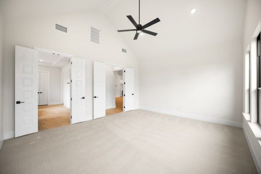 Spacious, unfurnished interior of a new home in Heath Golf and Yacht Club, Heath (Image 59).