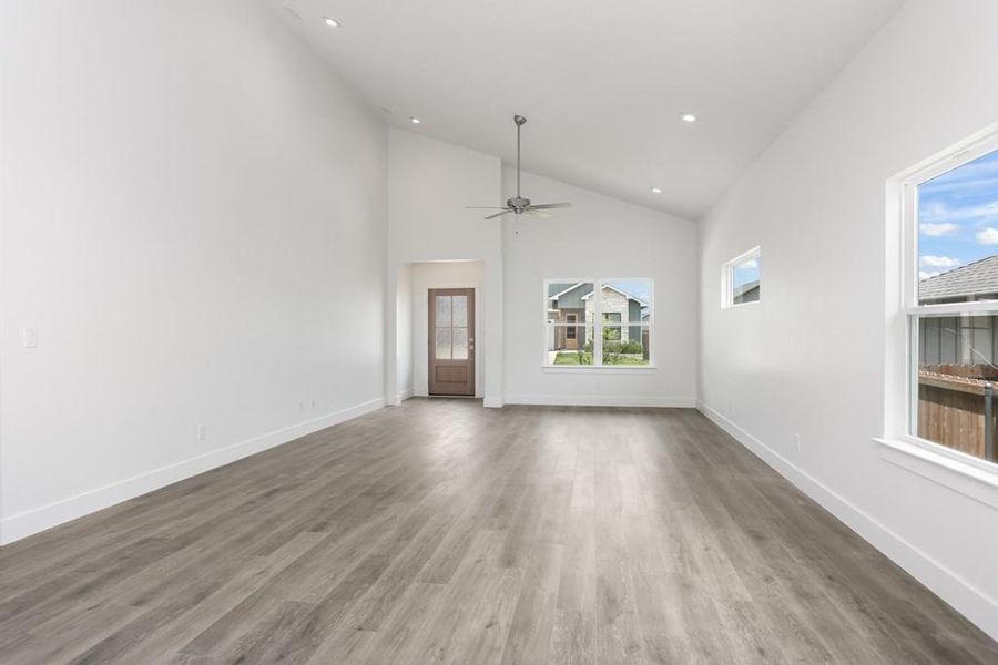 Spacious, unfurnished interior of a new home in , Fredericksburg (Image 14).