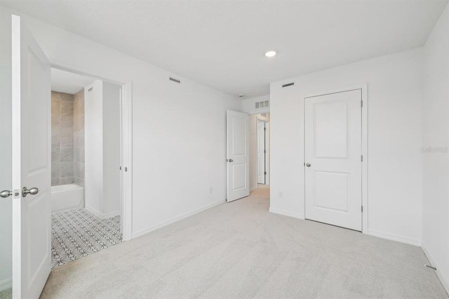 Spacious, unfurnished interior of a new home in , Winter Garden (Image 17).