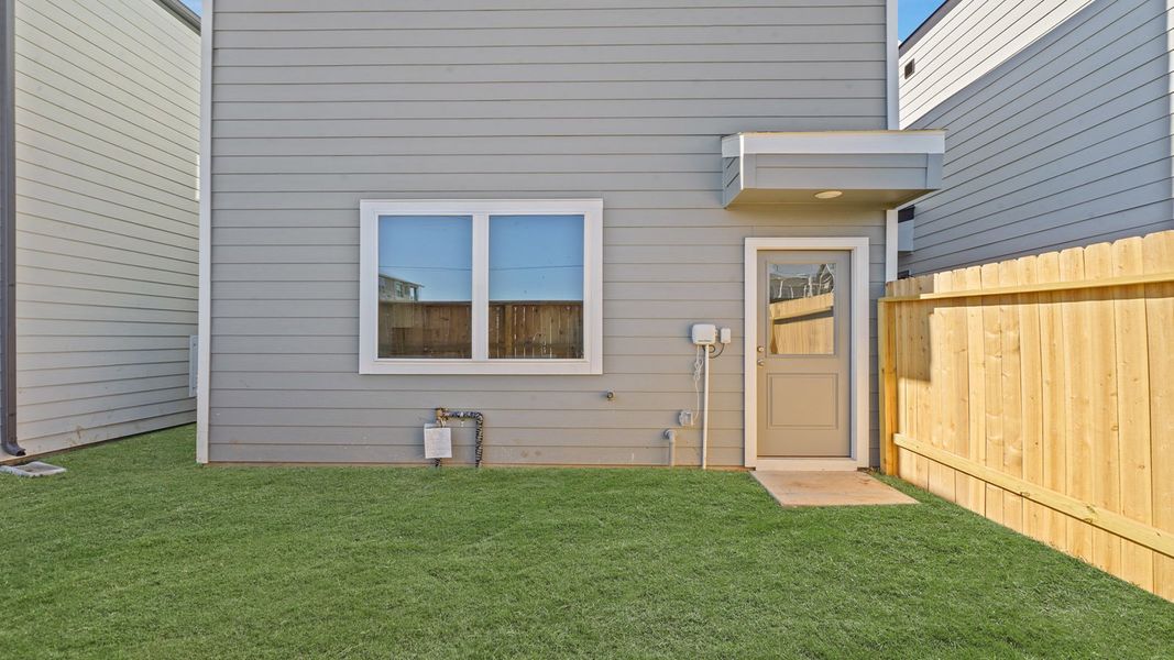 Exterior details and patio area of a home in Bridges on Lake Houston Villas, Humble (Image 3).