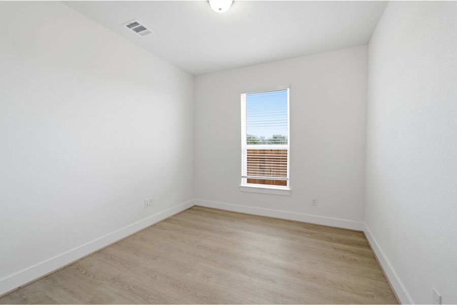 Spacious, unfurnished interior of a new home in Santa Rita Ranch, Liberty Hill (Image 24).