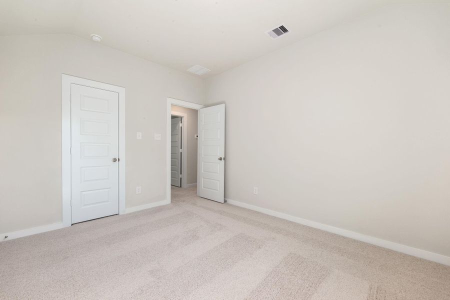 Spacious, unfurnished interior of a new home in Lexington Heights, Willis (Image 23).