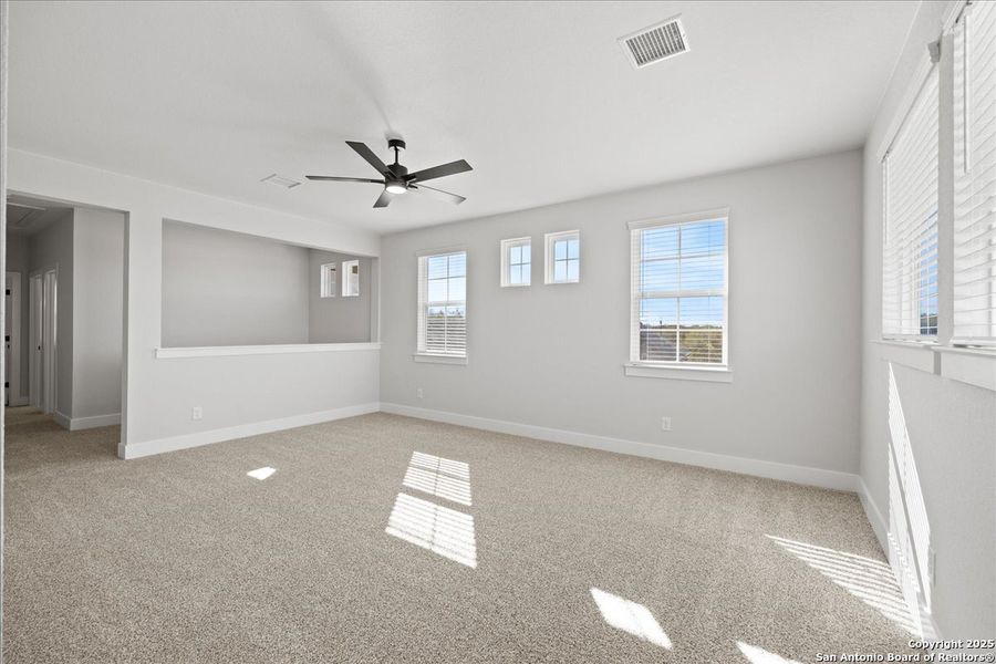 Spacious, unfurnished interior of a new home in Village at Three Oaks, Seguin (Image 14). Spacious, unfurnished interior of a new home in Village at Three Oaks, Seguin (Image 14).