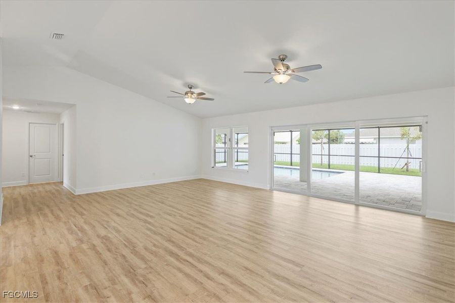 Spacious, unfurnished interior of a new home in Cape Coral, Cape Coral (Image 14).