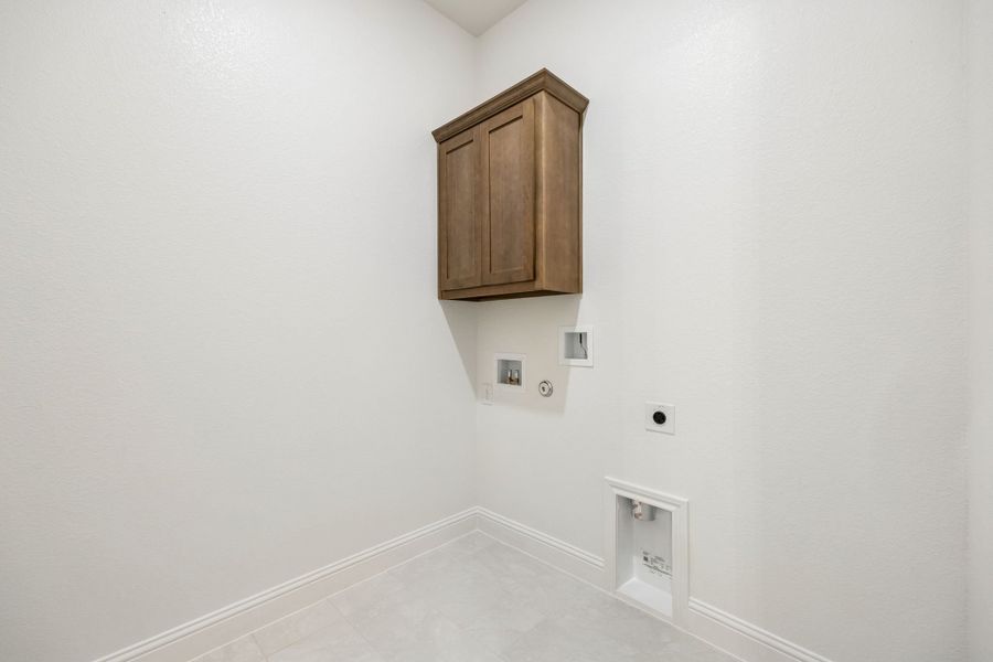 Spacious, unfurnished interior of a new home in Sheppard's Place, Waxahachie (Image 26).