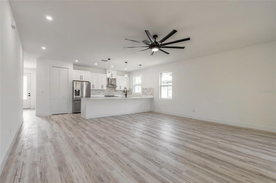 Spacious, unfurnished interior of a new home in , Daytona Beach (Image 14).