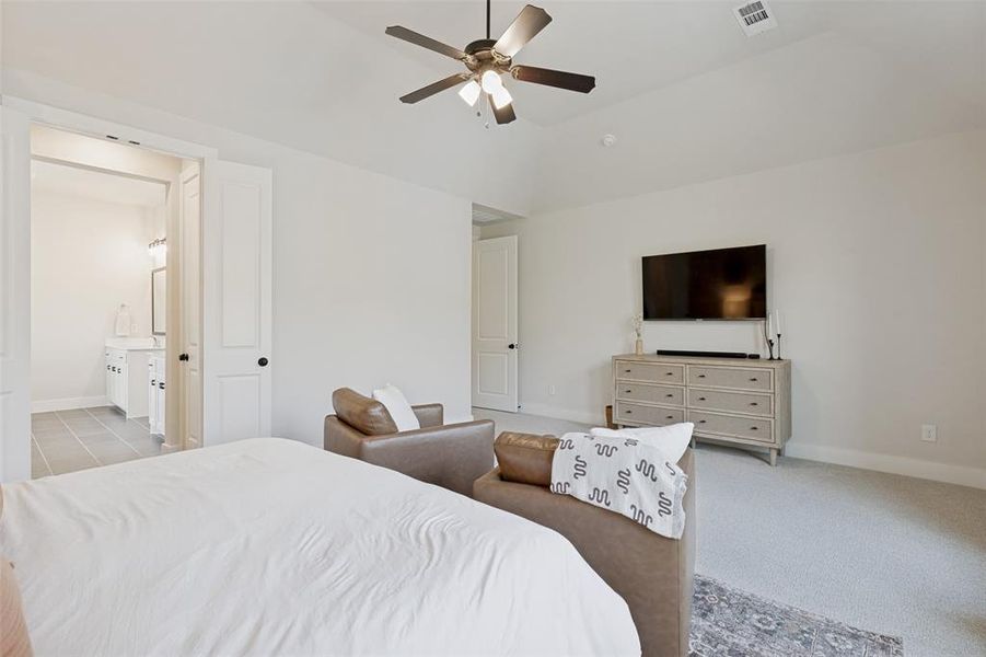 Furnished interior view inside a new home in Reunion, Rhome (Image 20).