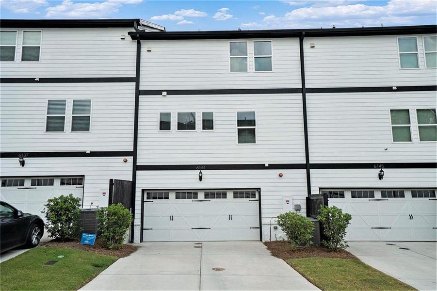Exterior details and patio area of a home in , Smyrna (Image 1).