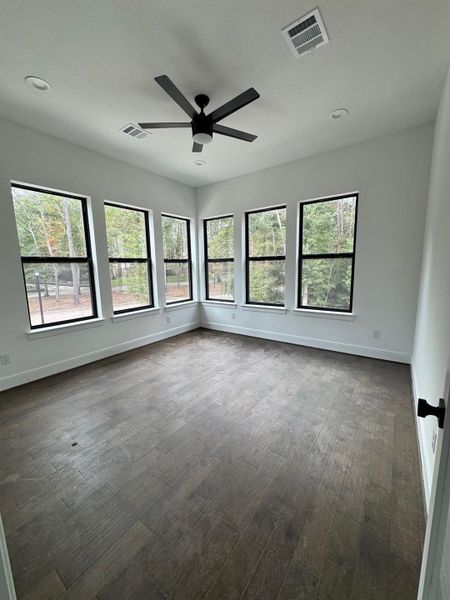 Spacious, unfurnished interior of a new home in , Humble (Image 8).