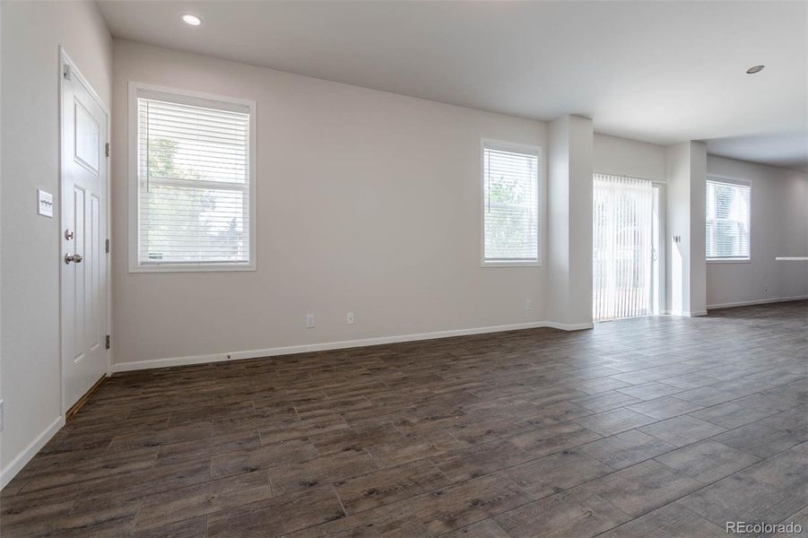 Spacious, unfurnished interior of a new home in , Aurora (Image 12).