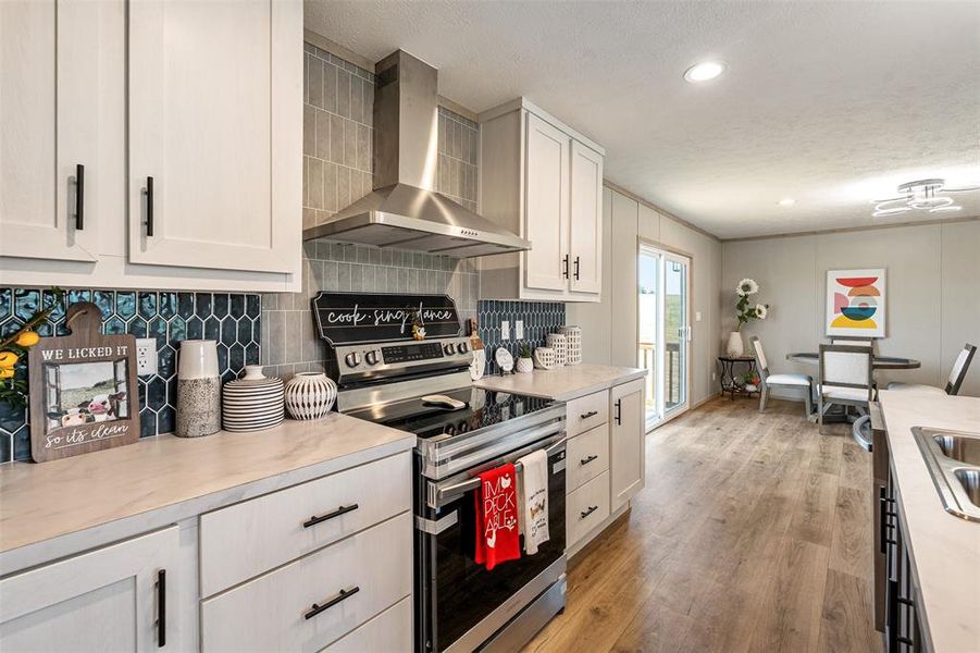 Furnished interior view inside a new home in , Corsicana (Image 11).