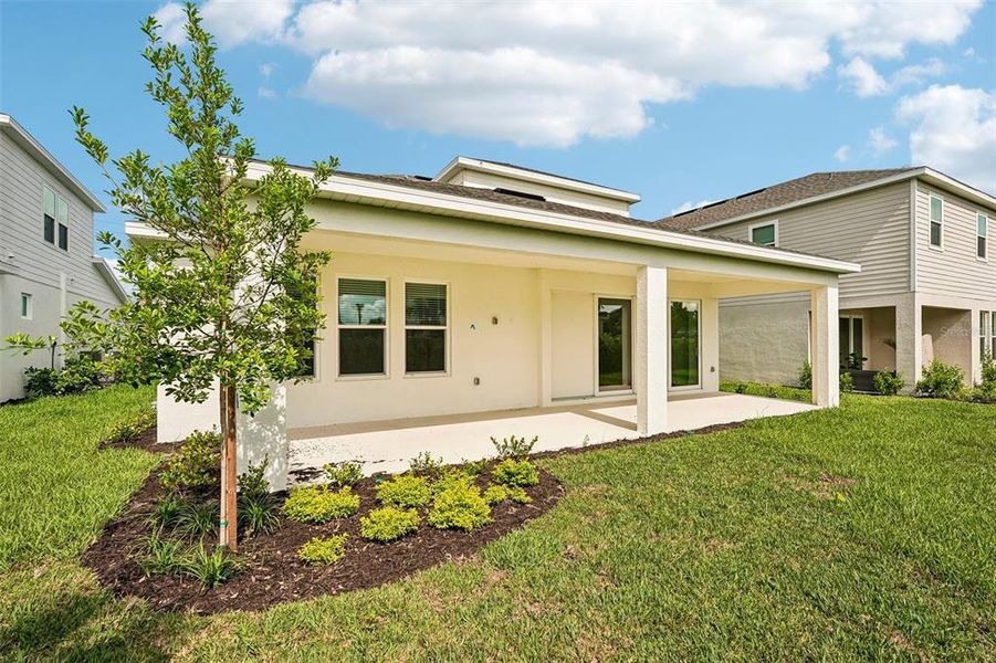 Exterior details and patio area of a home in Tiburon, Nokomis (Image 26).