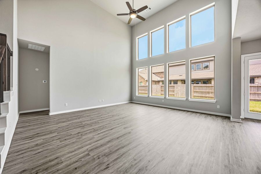 Spacious, unfurnished interior of a new home in Canterra Creek  60', Rosharon (Image 26).