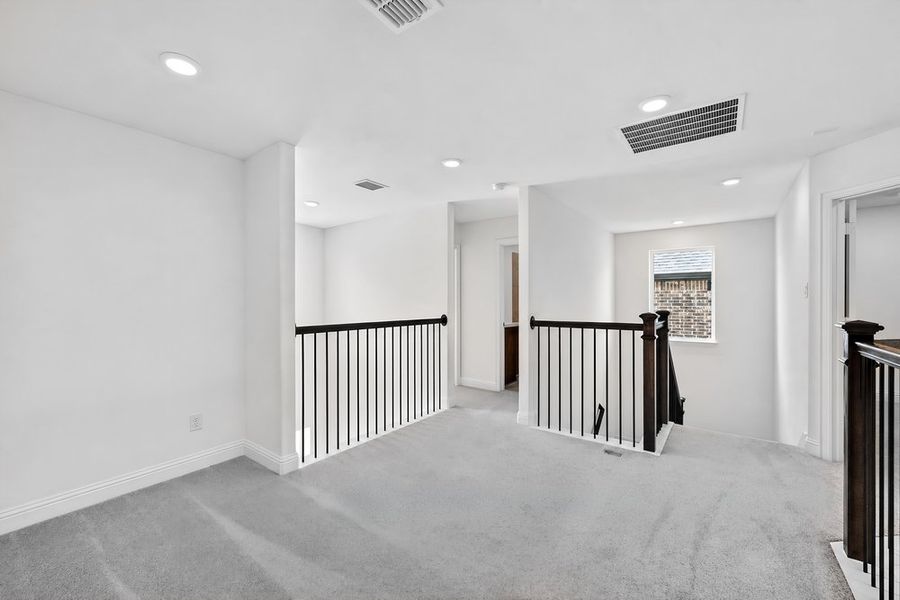 Spacious, unfurnished interior of a new home in South Oak, Oak Point (Image 25). Spacious, unfurnished interior of a new home in South Oak, Oak Point (Image 25).