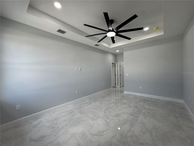Spacious, unfurnished interior of a new home in , Cape Coral (Image 14).