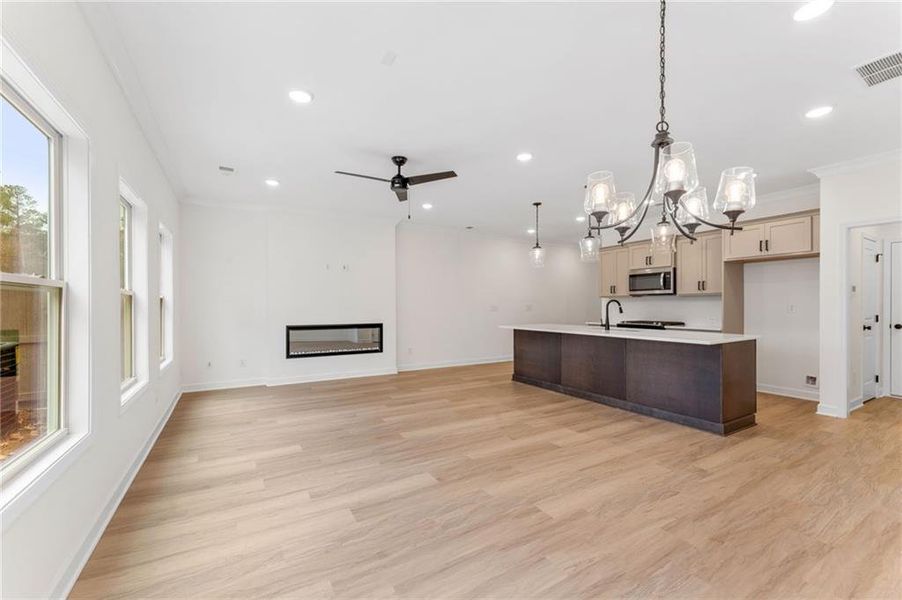 Spacious, unfurnished interior of a new home in Cherokee Township, Acworth (Image 13).