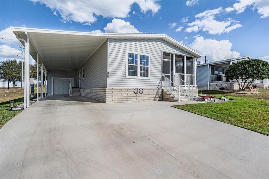 Exterior details and patio area of a home in , Zephyrhills (Image 20).