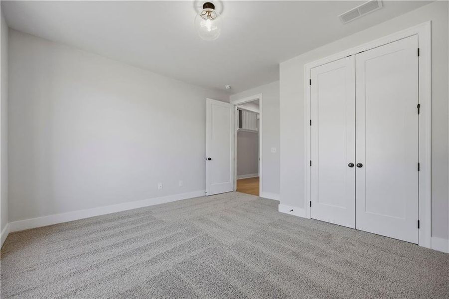 Spacious, unfurnished interior of a new home in Yellowstone Farms, Cumming (Image 20).