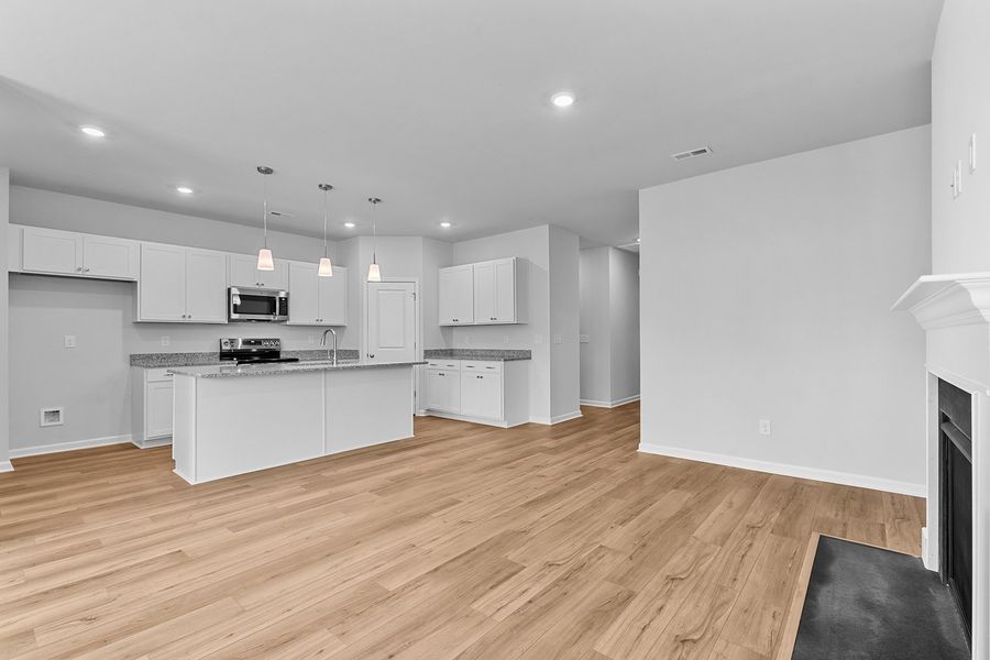 Spacious, unfurnished interior of a new home in Fieldstone, Lexington (Image 17).