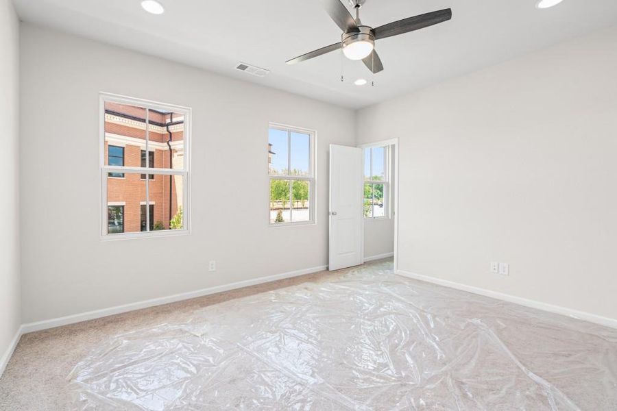 Spacious, unfurnished interior of a new home in , Auburn (Image 20).