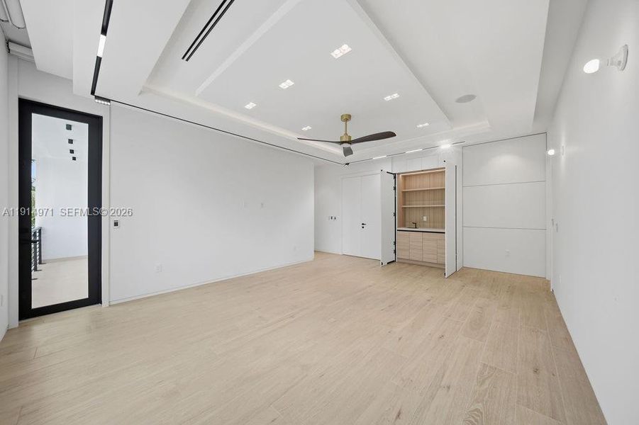 Spacious, unfurnished interior of a new home in , Fort Lauderdale (Image 67).