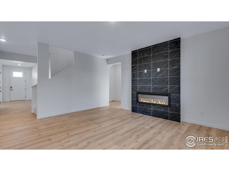 Spacious, unfurnished interior of a new home in Lakeside Canyon, Mead (Image 11).