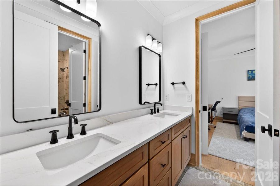 Conjoining bath Conjoining bath