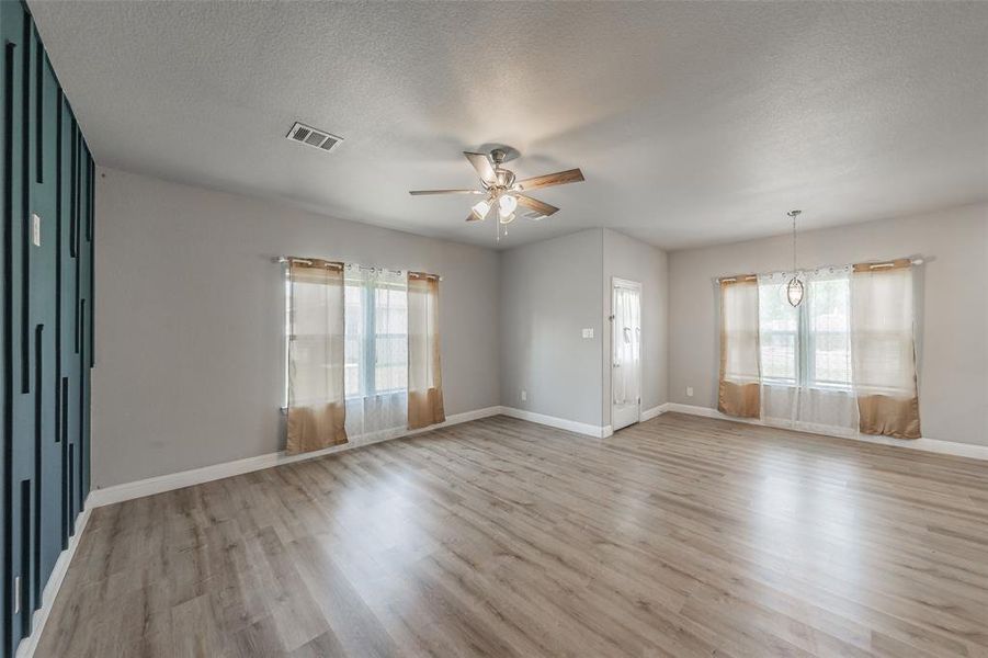 Spacious, unfurnished interior of a new home in , Cleburne (Image 24).