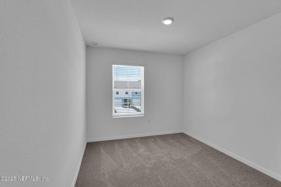 Spacious, unfurnished interior of a new home in Normandy Pines, Jacksonville (Image 11).