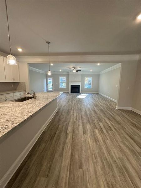 Spacious, unfurnished interior of a new home in Mirror Lake, Villa Rica (Image 26).