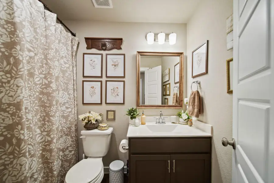 Image 12 of a home in Mustang Crossing.