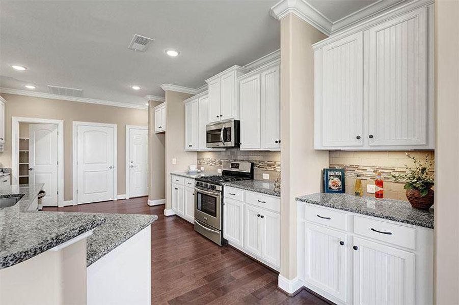 Shelter Bay, Kitchen