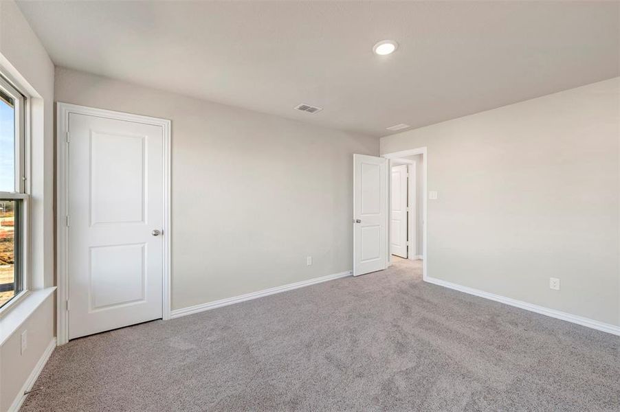 Spacious, unfurnished interior of a new home in Lily Creek at Sutton Fields, Aubrey (Image 21).