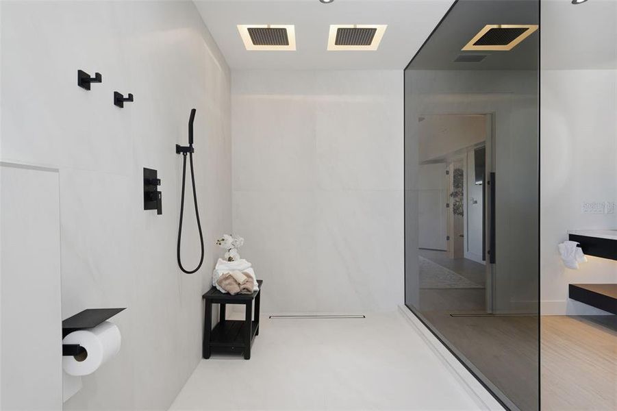 Furnished interior view inside a new home in , Englewood (Image 46).