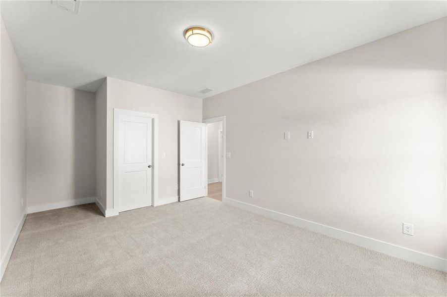 Spacious, unfurnished interior of a new home in Hillgrove Preserve, Powder Springs (Image 49).