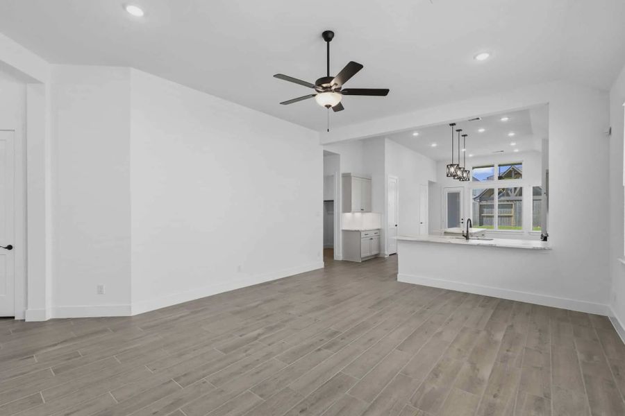 Spacious, unfurnished interior of a new home in Sienna 45', Missouri City (Image 12). Spacious, unfurnished interior of a new home in Sienna 45', Missouri City (Image 12).
