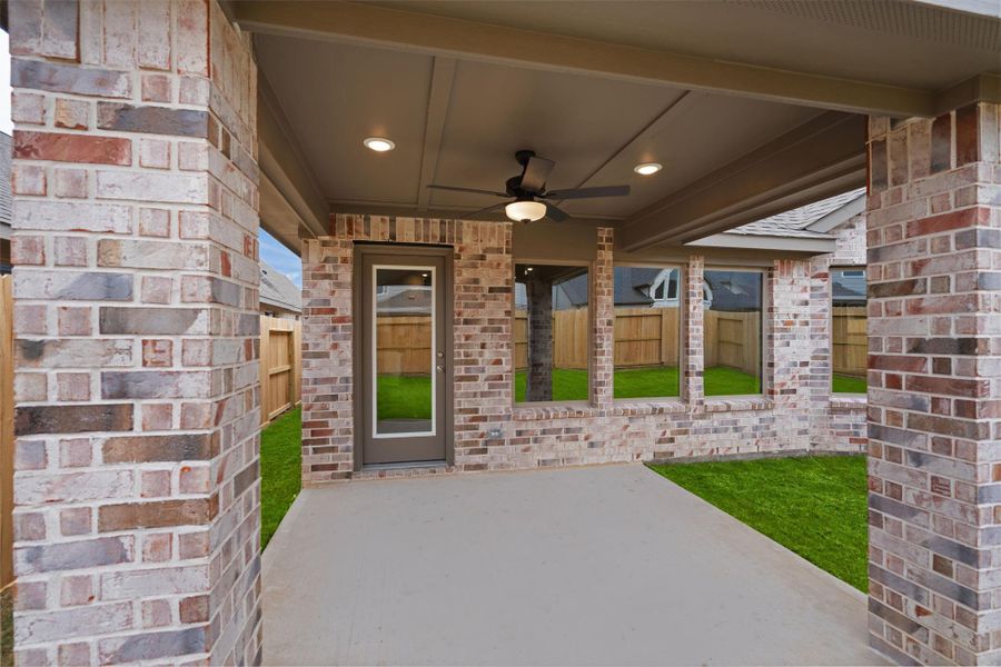 Exterior details and patio area of a home in The Highlands 45', Porter (Image 3).