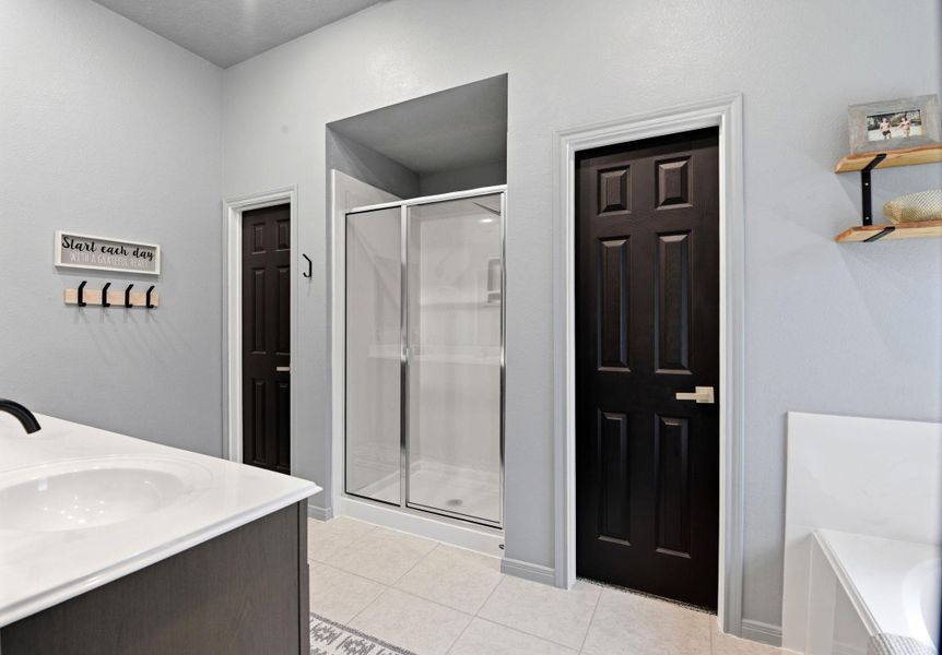 Furnished interior view inside a new home in Pedregal, Dickinson (Image 47).