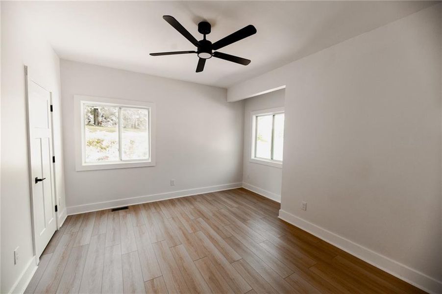 Spacious, unfurnished interior of a new home in , Jasper (Image 21).