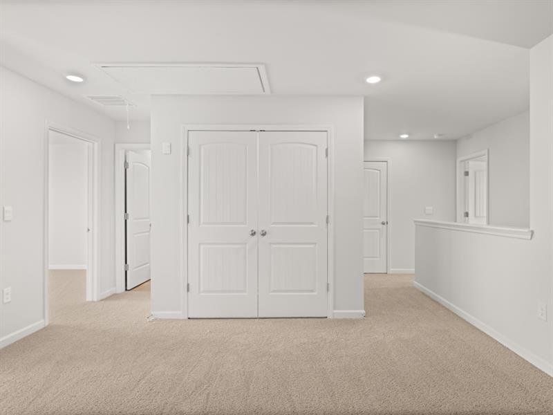 Spacious, unfurnished interior of a new home in Rolling Meadows, Jasper (Image 16).