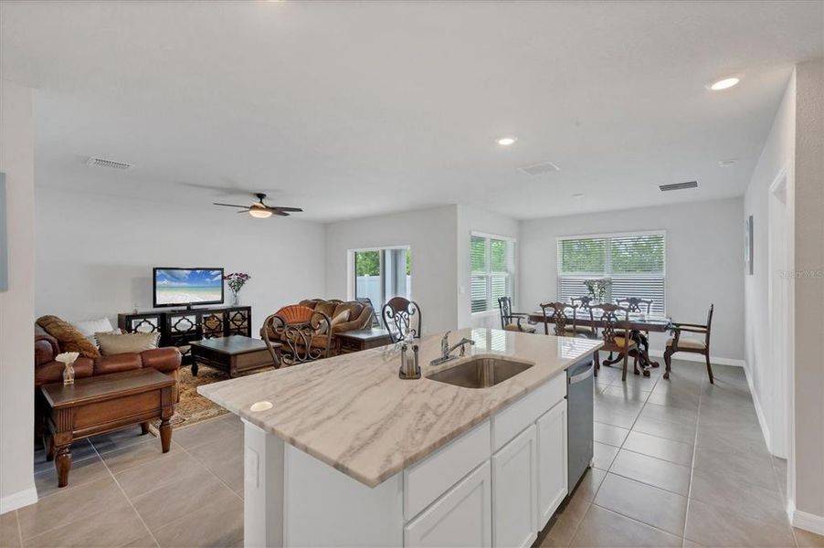 Furnished interior view inside a new home in Glen Creek, Bradenton (Image 4).