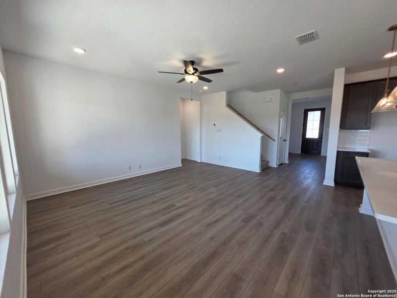 Spacious, unfurnished interior of a new home in , Schertz (Image 26).