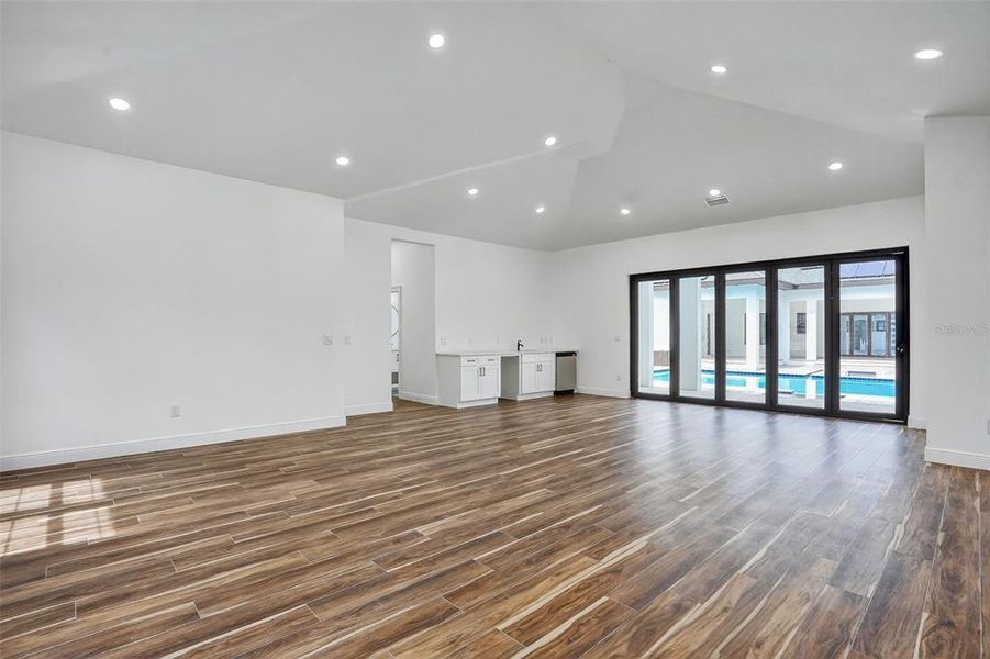 Spacious, unfurnished interior of a new home in , Wesley Chapel (Image 36). Spacious, unfurnished interior of a new home in , Wesley Chapel (Image 36).