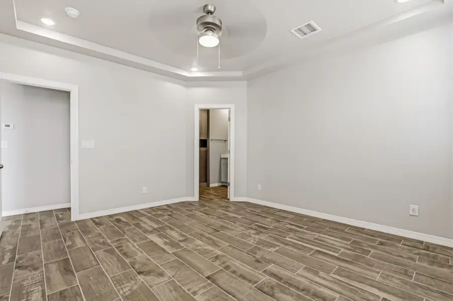Spacious, unfurnished interior of a new home in Paseo del Este, El Paso (Image 50). Spacious, unfurnished interior of a new home in Paseo del Este, El Paso (Image 50).