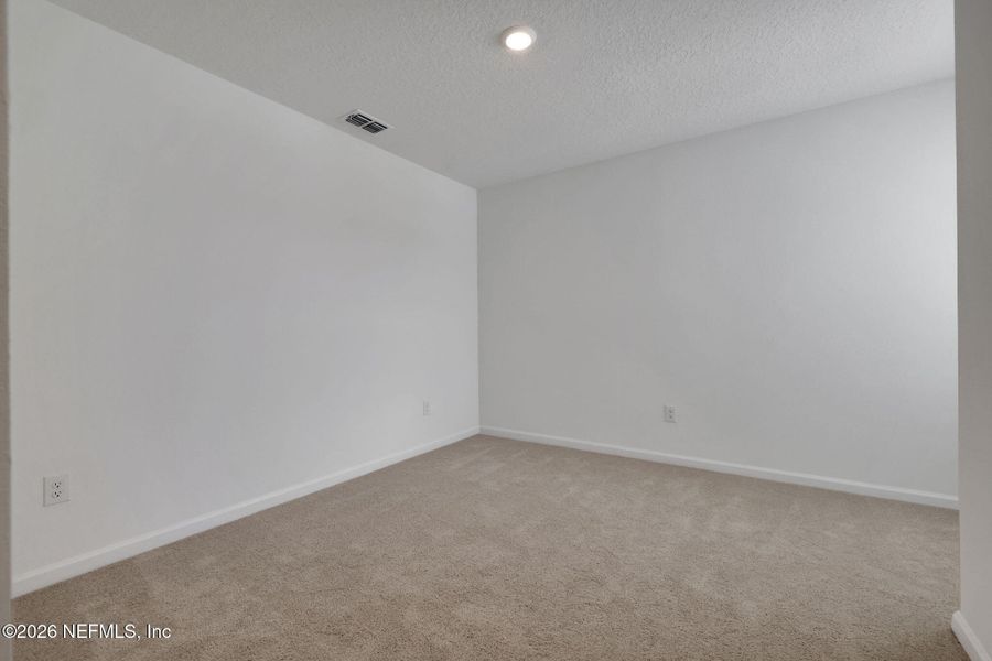 Spacious, unfurnished interior of a new home in , Middleburg (Image 15).