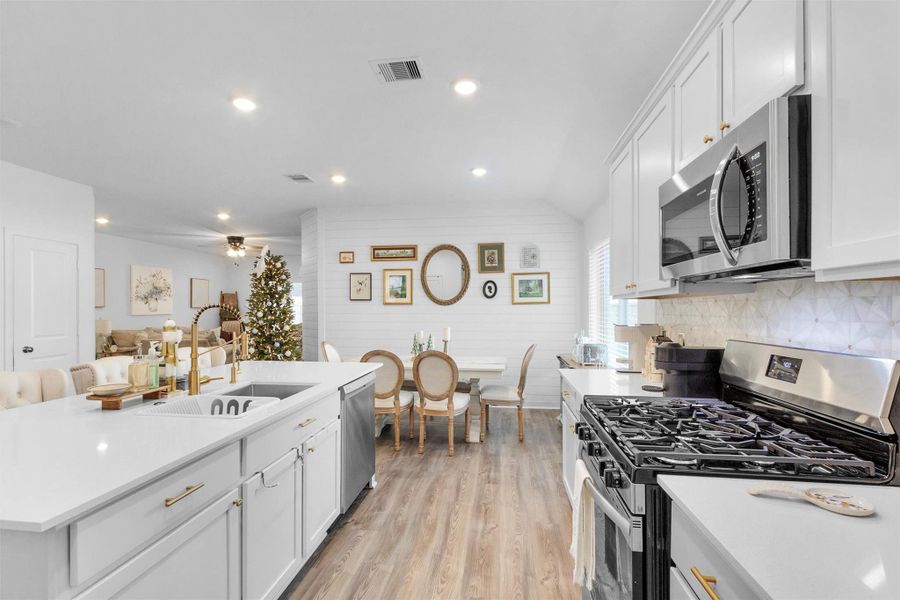 Gas range with gas oven. Updated hardware