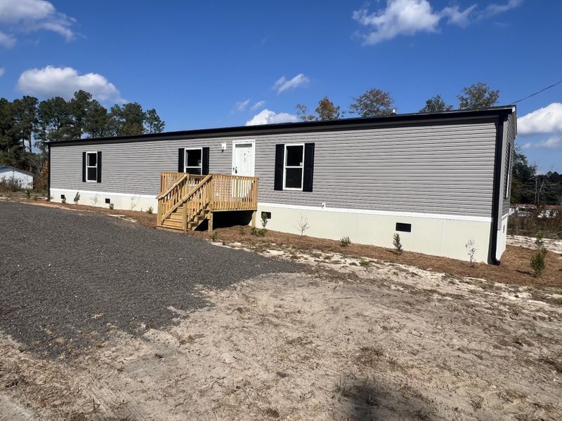Exterior details and patio area of a home in , St. Matthews (Image 10).