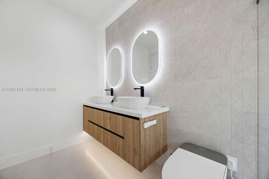 Furnished interior view inside a new home in , Fort Lauderdale (Image 10).