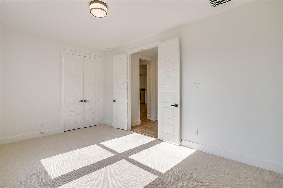 Spacious, unfurnished interior of a new home in Sweetgrass, Haslet (Image 34).